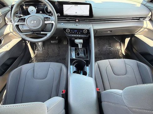 Used 2025 Hyundai Elantra SEL FWD image 8