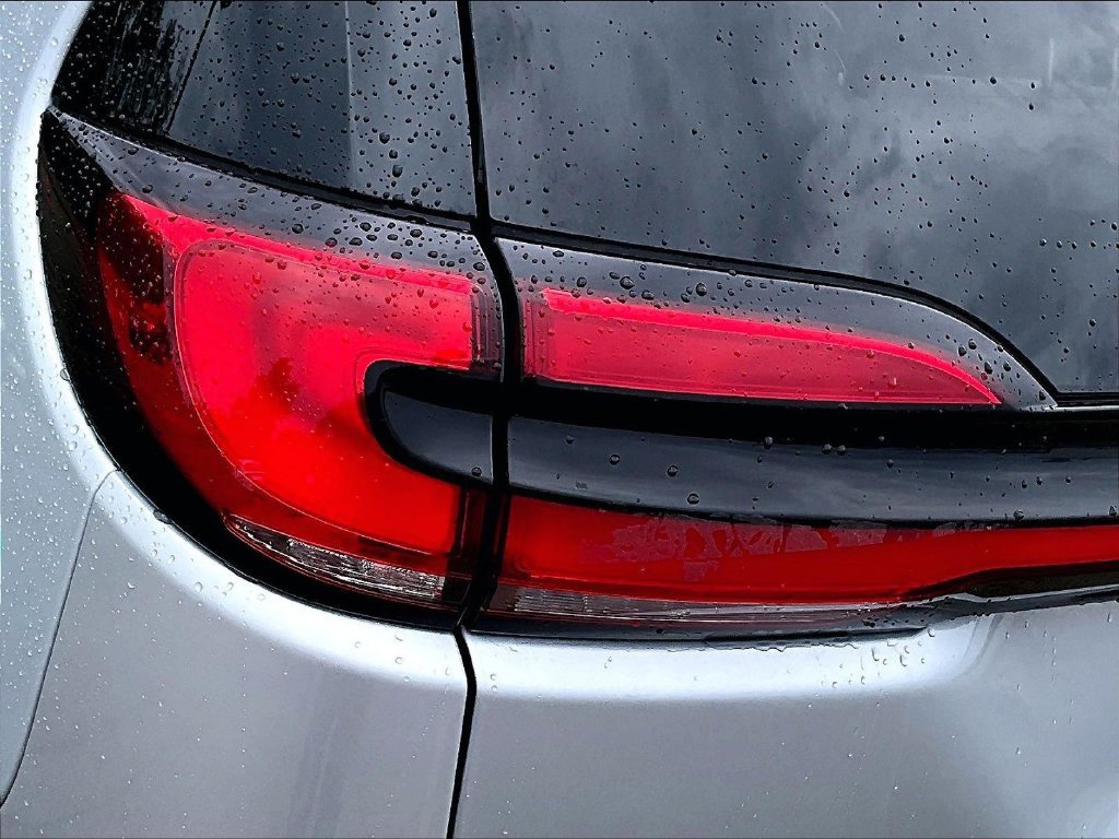 Used 2023 Chrysler Pacifica Touring-L FWD image 26