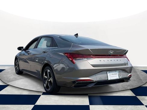 Certified 2023 Hyundai Elantra Limited w/ Cargo Package FWD image 4