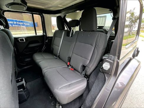 Used 2018 Jeep Wrangler Unlimited Sahara AWD/4WD image 24