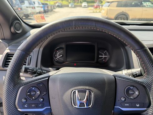 Used 2025 Honda Passport TrailSport image 39