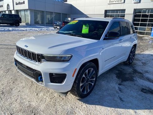 Used 2023 Jeep Grand Cherokee Overland w/ Advanced Protech Group III image 11