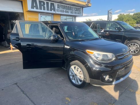 Used 2018 Kia Soul + FWD image 8