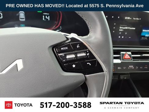 Used 2023 Kia Niro EX image 17