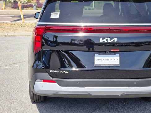 New 2026 Kia Carnival LXS FWD image 8