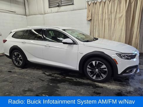 Used 2018 Buick Regal Preferred w/ Sights and Sounds Package AWD/4WD image 6