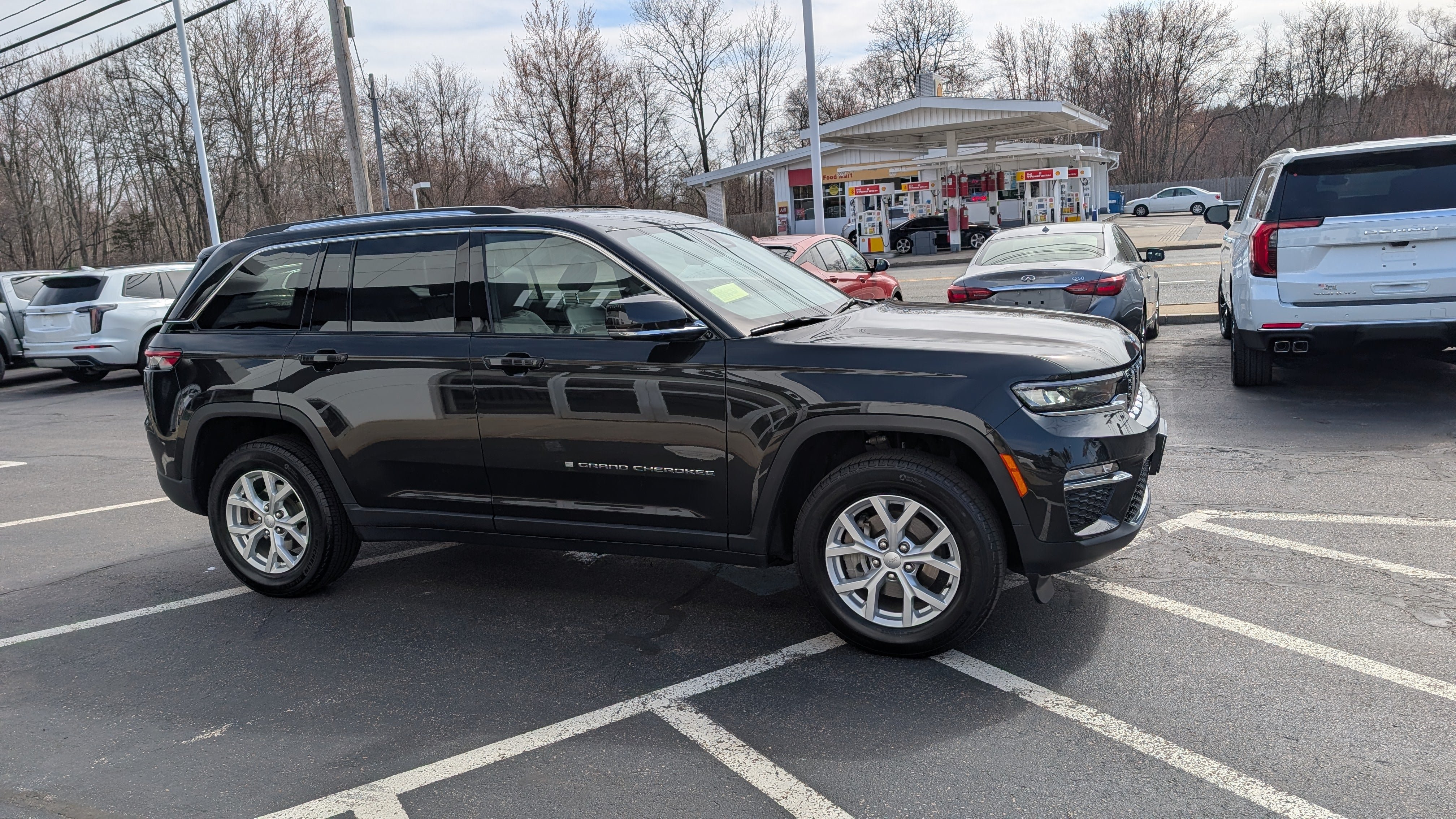 Used 2024 Jeep Grand Cherokee Limited AWD/4WD image 11