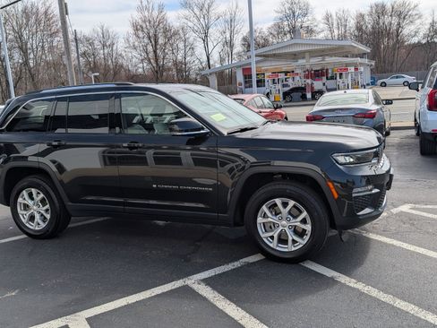 Used 2024 Jeep Grand Cherokee Limited image 11