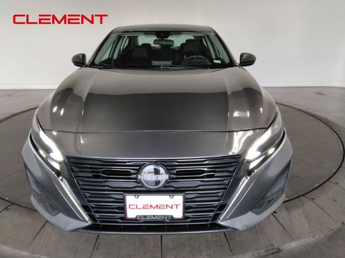 Used 2024 Nissan Altima 2.5 SV image 3
