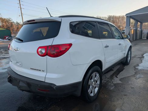 Used 2009 Chevrolet Traverse LT image 3