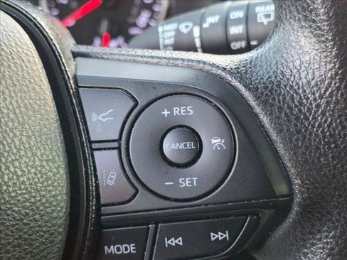 Used 2020 Toyota RAV4 XLE FWD image 12