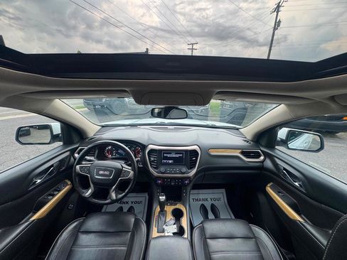 Used 2017 GMC Acadia Denali w/ Technology Package AWD/4WD image 9