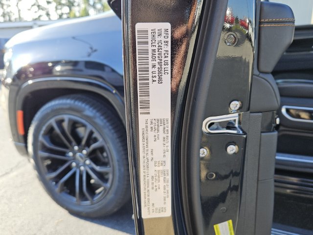 Used 2023 Jeep Grand Wagoneer Series III w/ Rear Seat Video Group 1 AWD/4WD image 16