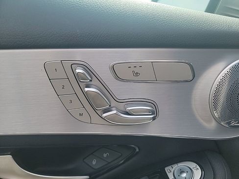 Used 2019 Mercedes-Benz GLC 300 4MATIC image 8