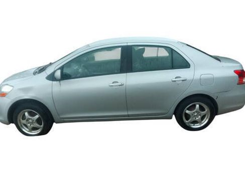 Used 2008 Toyota Yaris S FWD image 2