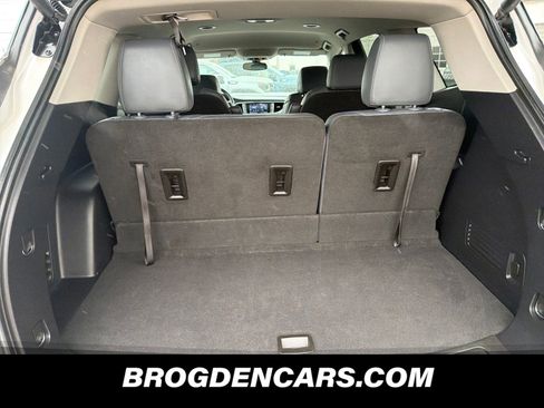 Used 2021 Buick Enclave Essence w/ Sport Touring Edition image 8