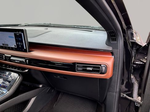 Used 2023 Lincoln Nautilus Reserve AWD/4WD image 26