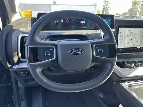 Used 2025 Ford Expedition Max Active AWD/4WD image 13