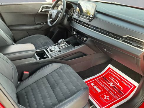 Used 2024 Mitsubishi Outlander SE image 22