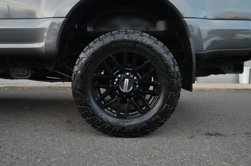 Used 2019 Ford F350 Lariat w/ Lariat Ultimate Package AWD/4WD image 16