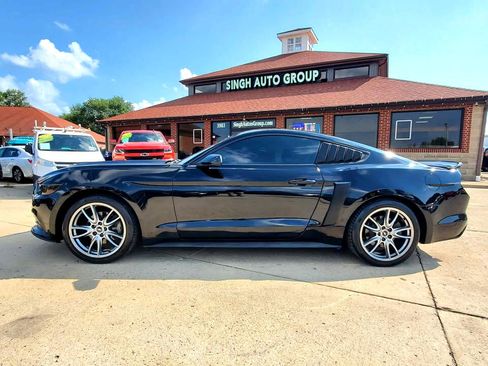 Used 2016 Ford Mustang V6 Coupe image 4