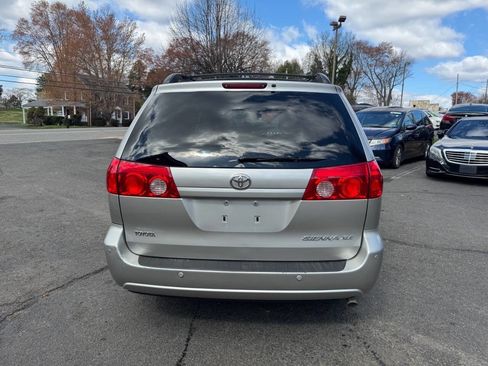 Used 2010 Toyota Sienna image 6