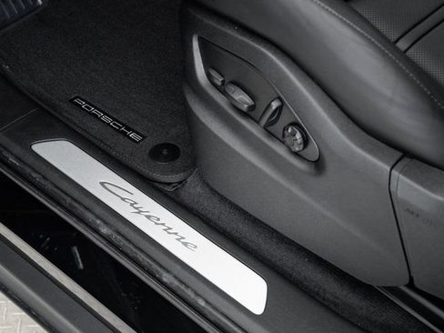 New 2025 Porsche Cayenne image 12