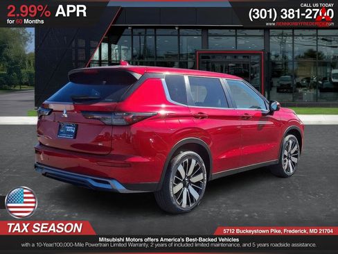 Used 2025 Mitsubishi Outlander SE image 2