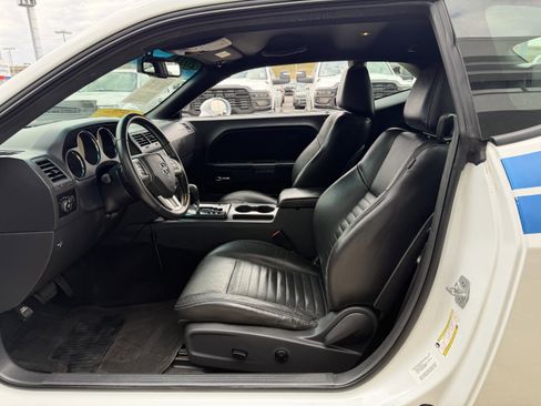 Used 2011 Dodge Challenger image 32