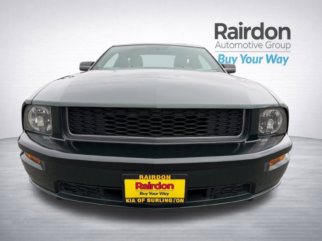 Used 2008 Ford Mustang GT RWD image 2