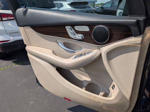 Used 2019 Mercedes-Benz GLC 300 4MATIC image 14