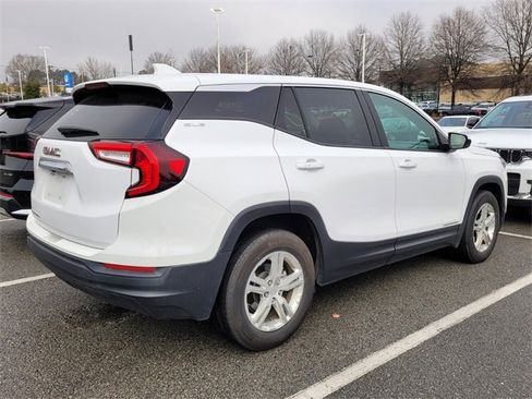 Used 2024 GMC Terrain SLE image 4