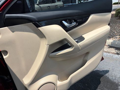 Used 2018 Nissan Rogue SL w/ Premium Package FWD image 16