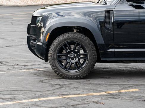 Used 2023 Land Rover Defender 130 X-Dynamic SE image 8