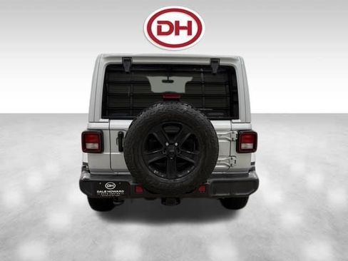 Used 2023 Jeep Wrangler Unlimited Sahara AWD/4WD image 12