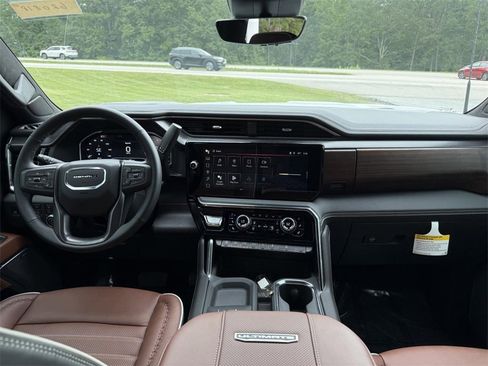 New 2025 GMC Sierra 2500 Denali Ultimate image 3
