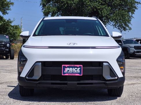 Used 2025 Hyundai Kona SEL FWD image 2