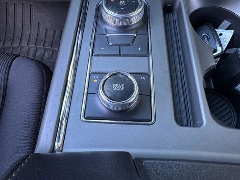 Used 2018 Ford Expedition Max XLT image 24