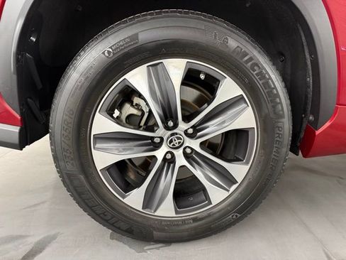 Used 2021 Toyota Highlander XLE image 10