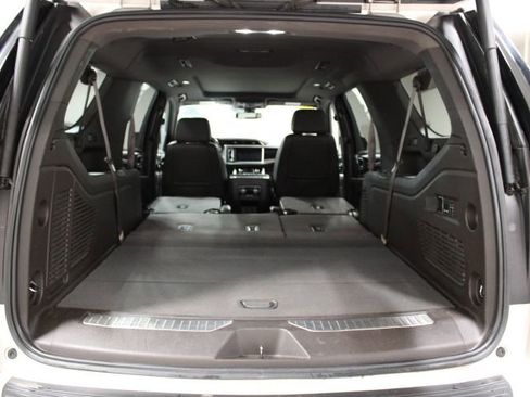 Used 2022 GMC Yukon XL Denali image 14