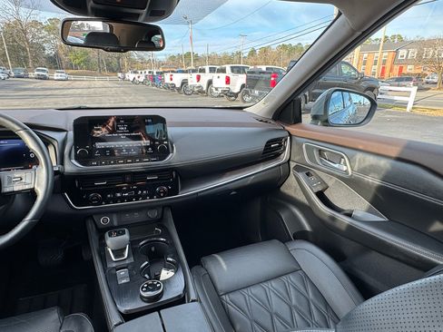 Used 2023 Nissan Rogue Platinum w/ Platinum Premium Package image 21