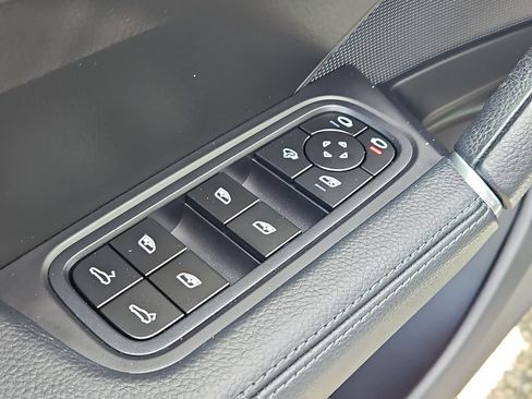 Certified 2023 Porsche Cayenne Platinum Edition AWD/4WD image 31