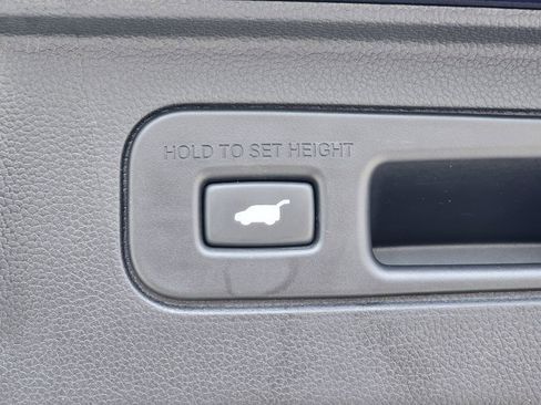 Certified 2025 Honda Pilot EX-L image 12