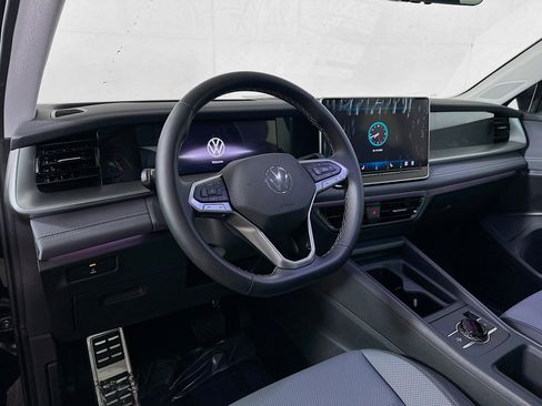 New 2025 Volkswagen Tiguan SE AWD/4WD image 9
