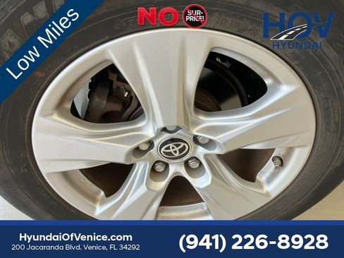 Used 2019 Toyota RAV4 XLE w/ Convenience Package FWD image 10