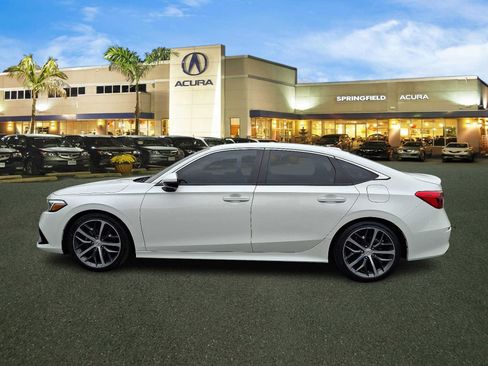 Used 2024 Honda Civic Touring image 4
