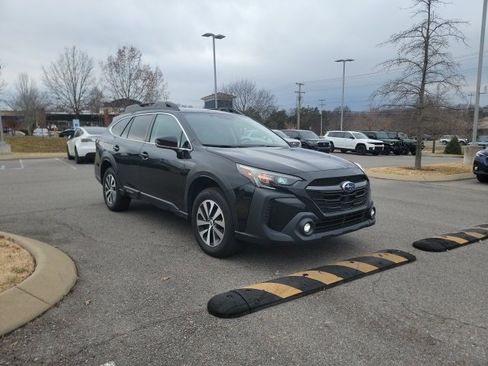 Used 2024 Subaru Outback Premium image 3