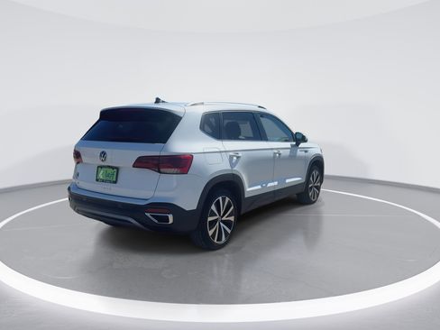Used 2024 Volkswagen Taos SE image 9