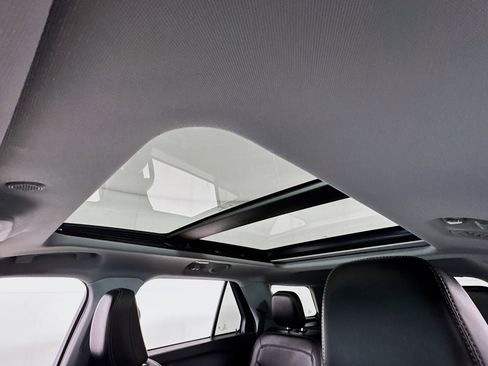 Used 2023 Ford Explorer XLT w/ Equipment Group 202A image 5