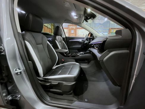 Certified 2025 Buick Envision Sport Touring image 15